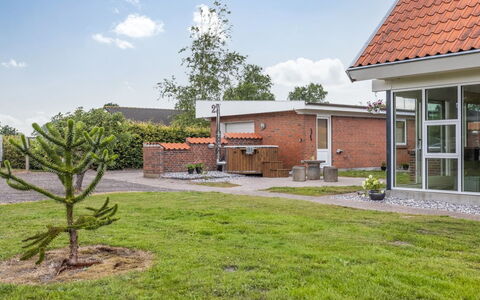 Sissela - from the Sea: Hout, Huis, Veranda, Dek, Hardwood, Dak, Beits, Houten Vloer, Eco Hotel