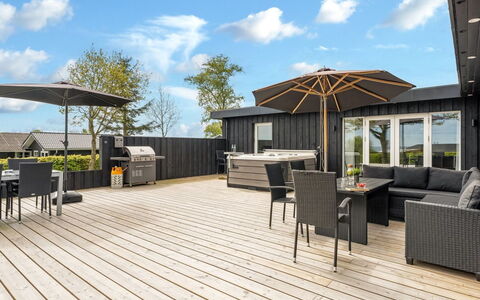 Tonna - from the Sea: Hout, Huis, Veranda, Dek, Hardwood, Dak, Beits, Houten Vloer, Eco Hotel