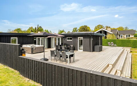 Tonna - from the Sea: Hout, Huis, Veranda, Dek, Hardwood, Dak, Beits, Houten Vloer, Eco Hotel