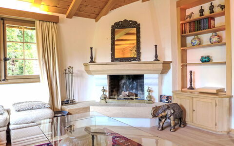 Chalet Rebhalde: Meubilair, Eigendom, Venster, Gebouw, Hout, Cabinetry, Interieur Ontwerp, Verdieping, Muur, Plank
