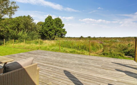 Golubinka - 2.5Km from the Sea: Meubilair, Interieur Ontwerp, Flooring, Verdieping, Plafond, Kamer, Stoel, Tafel, Appartement, Keuken En Eettafel