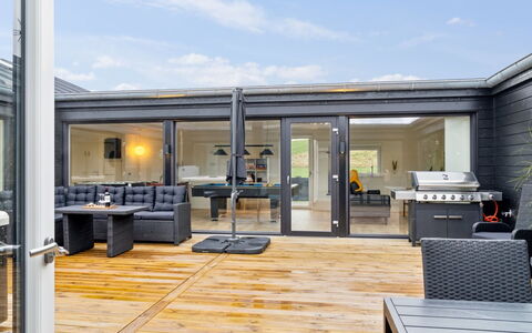 Marinus - 800M from the Sea: Dak, Huis, Deur, Verblijf, Schaduw, Siding, Werf, Landgoed, Backyard