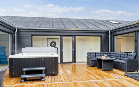 Marinus - 800M from the Sea: Dak, Huis, Deur, Verblijf, Schaduw, Siding, Werf, Landgoed, Backyard