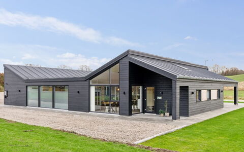 Marinus - 800M from the Sea: Dak, Huis, Deur, Verblijf, Schaduw, Siding, Werf, Landgoed, Backyard