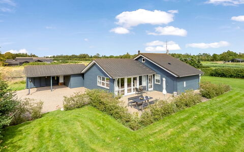 Lari - 600M from the Sea: Huis, Huis, Dak, Verblijf, Landgoed, Landscaping, Garden Gebouwen, Siding, Boerderij