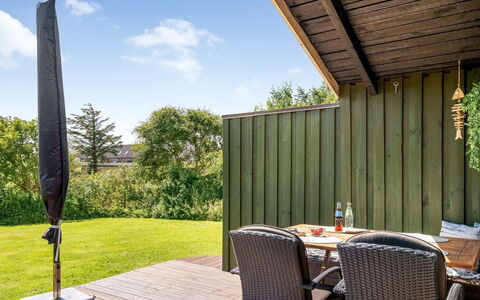Spasena - 600M from the Sea: Hout, Huis, Veranda, Dek, Hardwood, Dak, Beits, Houten Vloer, Eco Hotel