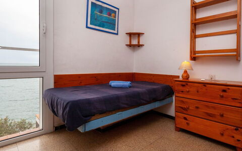 Villa Cassiopee: Gebouw, Meubilair, Eigendom, Comfort, Hout, Azure, Huis, Textiel, Interieur Ontwerp, Bed Frame