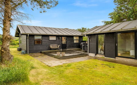 Mintha - 400M from the Sea: Dak, Huis, Huis, Verblijf, Struik, Deur, Siding, Groundcover, Tuin, Werf