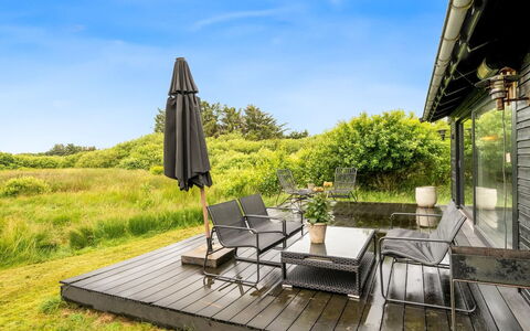 Mintha - 400M from the Sea: Meubilair, Hout, Buitenmeubels, Houten Vloer, Tafel, Dek, Hardwood, Buitentafel, Stoel, Plank