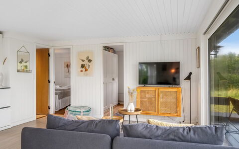 Mintha - 400M from the Sea: Meubilair, Interieur Ontwerp, Flooring, Verdieping, Bankstel, Hout, Plafond, Kamer, Woonkamer, Houten Vloer