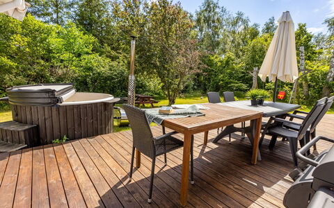 Anabela - from the Sea: Dak, Huis, Huis, Verblijf, Siding, Landgoed, Oprit, Garden Gebouwen, Werf, Schuur