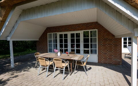 Ejvi - 4Km from the Sea: Hout, Dak, Verblijf, Huis, Schaduw, Landgoed, Buitenmeubels, Boerderij, Outdoor Structuur