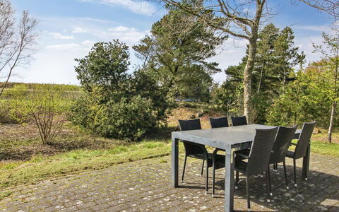 Alina - 1Km from the Sea: Meubilair, Interieur Ontwerp, Stoel, Flooring, Tafel, Toevlucht, Verdieping, Plafond, Kamer, Eco Hotel
