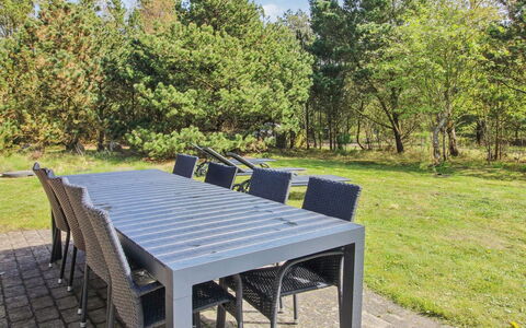 Alina - 1Km from the Sea: Meubilair, Interieur Ontwerp, Stoel, Flooring, Tafel, Toevlucht, Verdieping, Plafond, Kamer, Eco Hotel
