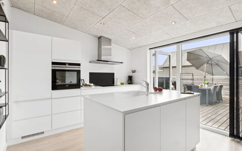 Ingebrit - 1.4Km from the Sea: Gebouw, Huis, Venster, Huis, Dak, Woongebied, Struik, Verblijf, Land Lot
