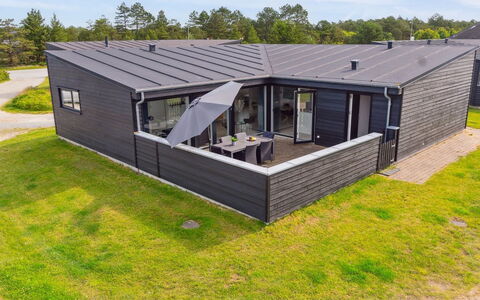 Ingebrit - 1.4Km from the Sea: Gebouw, Huis, Venster, Huis, Dak, Woongebied, Struik, Verblijf, Land Lot