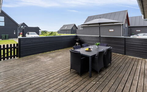 Ingebrit - 1.4Km from the Sea: Gebouw, Huis, Venster, Huis, Dak, Woongebied, Struik, Verblijf, Land Lot