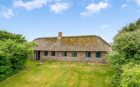 Claus - 1.5Km to the Fjord: Dak, Huis, Huis, Verblijf, Deur, Siding, Dek, Veranda, Plank, Hardwood