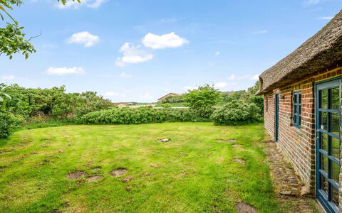 Claus - 1.5Km to the Fjord: Dak, Huis, Huis, Verblijf, Deur, Siding, Dek, Veranda, Plank, Hardwood