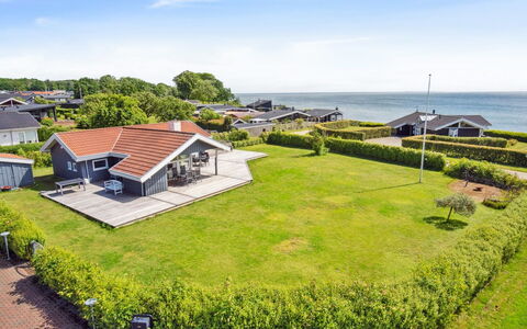 Nahele - 150M from the Sea: Meubilair, Interieur Ontwerp, Flooring, Verdieping, Plafond, Kamer, Stoel, Tafel, Appartement, Keuken En Eettafel