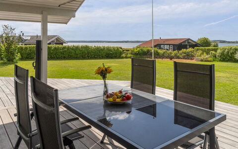 Nahele - 150M from the Sea: Meubilair, Interieur Ontwerp, Flooring, Verdieping, Plafond, Kamer, Stoel, Tafel, Appartement, Keuken En Eettafel
