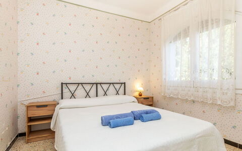 Llançà 603: Verdieping, Interieur Ontwerp, Flooring, Slaapkamer, Kamer, Appartement, Plafond, Bed, Laken, Linens