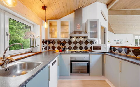 Samine - 2Km from the Sea: Meubilair, Interieur Ontwerp, Flooring, Verdieping, Plafond, Kamer, Stoel, Tafel, Appartement, Keuken En Eettafel