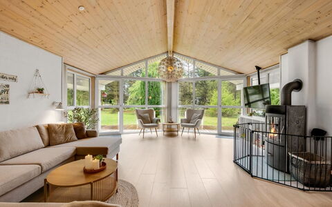 Samine - 2Km from the Sea: Meubilair, Interieur Ontwerp, Flooring, Verdieping, Plafond, Kamer, Stoel, Tafel, Appartement, Keuken En Eettafel