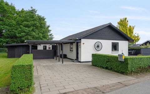 Thorward - 100M from the Sea: Hout, Huis, Veranda, Dek, Hardwood, Dak, Beits, Houten Vloer, Eco Hotel