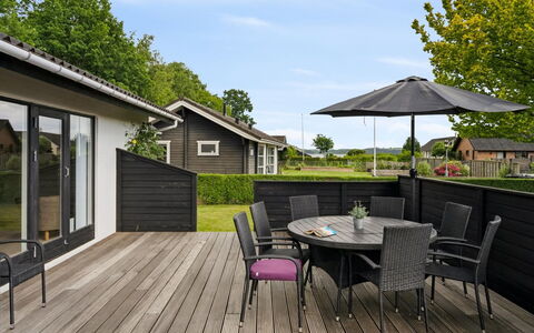 Thorward - 100M from the Sea: Hout, Huis, Veranda, Dek, Hardwood, Dak, Beits, Houten Vloer, Eco Hotel