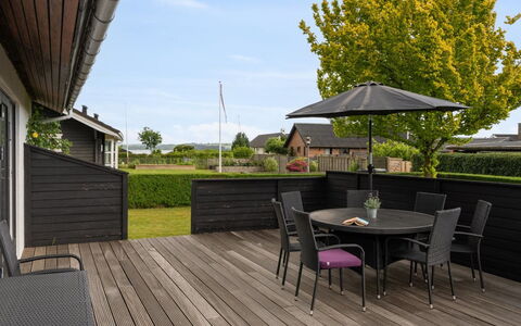 Thorward - 100M from the Sea: Hout, Huis, Veranda, Dek, Hardwood, Dak, Beits, Houten Vloer, Eco Hotel
