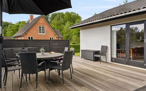 Thorward - 100M from the Sea: Hout, Huis, Veranda, Dek, Hardwood, Dak, Beits, Houten Vloer, Eco Hotel