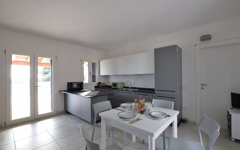 Villa Del Sole In Budoni Sea View: Meubilair, Gebouw, Tafel, Cabinetry, Keuken, Countertop, Stoel, Flooring, Hout