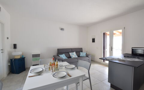 Villa Del Sole In Budoni Sea View: Tafel, Meubilair, Gebouw, Venster, Stoel, Interieur Ontwerp, Tableware, Huis