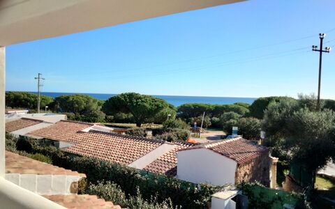 Villa Del Sole In Budoni Sea View: Lucht, Eigendom, Gebouw, Azure, Huis, Venster, Stedelijk Ontwerp, Boom, Zonlicht, Schaduw