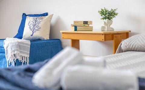 Conero Bluloft: Meubilair, Interieur Ontwerp, Linens, Hout, Textiel, Slaapkamer, Verdieping, Bed, Kamer, Verlichting