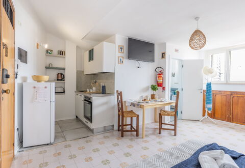 Conero Bluloft: Meubilair, Flooring, Appartement, Interieur Ontwerp, Verdieping, Kamer, Major Appliance, Plafond, Keuken, Cabinetry