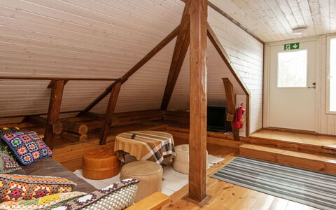 Kaislajärven Huvila: Meubilair, Interieur Ontwerp, Flooring, Verdieping, Tafel, Plafond, Keuken En Eettafel, Verlichting, Stoel, Huis
