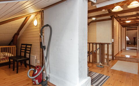 Kaislajärven Huvila: Meubilair, Interieur Ontwerp, Flooring, Verdieping, Tafel, Plafond, Keuken En Eettafel, Verlichting, Stoel, Huis
