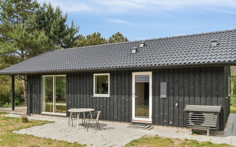 Vojdan - 600M from the Sea: Hout, Dak, Huis, Huis, Siding, Verblijf, Deur, Garden Gebouwen, Schaduw, Werf