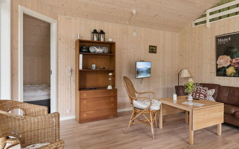 Vojdan - 600M from the Sea: Meubilair, Interieur Ontwerp, Flooring, Verdieping, Hout, Plafond, Kamer, Houten Vloer, Woonkamer, Verlichting