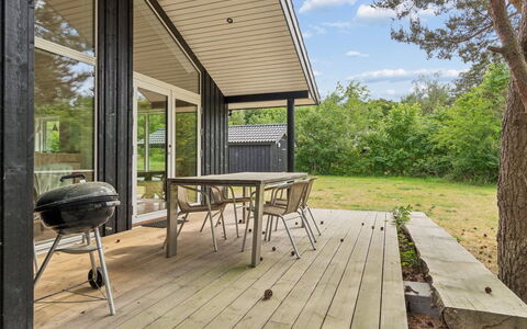 Vojdan - 600M from the Sea: Hout, Veranda, Siding, Huis, Verblijf, Hardwood, Plank, Garden Gebouwen, Dek, Schaduw