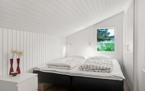 Annlisa - 1Km from the Sea: Hout, Plafond, Interieur Ontwerp, Slaapkamer, Huis, Verdieping, Kamer, Bed, Bedding, Bed Frame