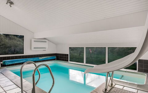 Annlisa - 1Km from the Sea: Flooring, Meubilair, Interieur Ontwerp, Zwembad, Verdieping, Plafond, Toevlucht, Hotel, Ontwerp, Eco Hotel