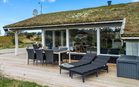 Annlisa - 1Km from the Sea: Hout, Dak, Veranda, Verblijf, Schaduw, Dek, Buitenmeubels, Outdoor Structuur, Stoel, Hardwood