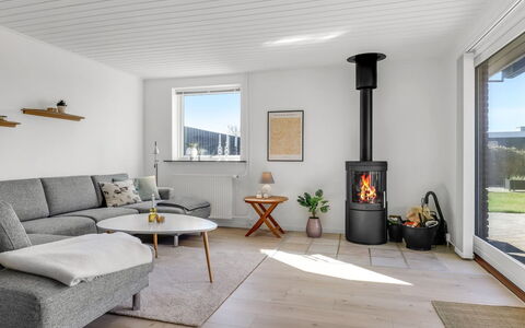 Sulo - 300M from the Sea: Flooring, Meubilair, Verdieping, Huis, Woonkamer, Haard, Houtkachel, Houten Vloer, Stoel, Bloempot