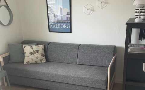 Sulo - 300M from the Sea: Meubilair, Flooring, Verdieping, Interieur Ontwerp, Bankstel, Woonkamer, Houten Vloer, Kamer, Beits