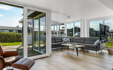 Myrte - 300M from the Sea: Interieur Ontwerp, Flooring, Hout, Meubilair, Bankstel, Verdieping, Houten Vloer, Woonkamer, Plafond, Huis