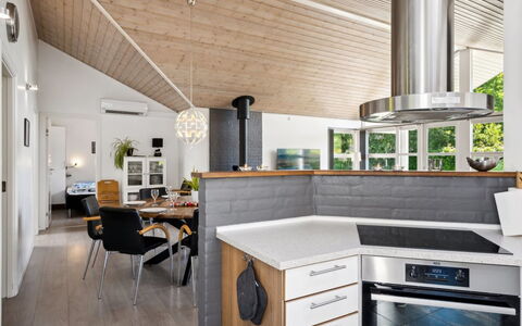 Gunva - 30Km from the Sea: Keuken, Interieur Ontwerp, Meubilair, Flooring, Countertop, Lichte Inrichting, Hout, Plafond, Toestel Van De Keuken, Huishoudapparatuur