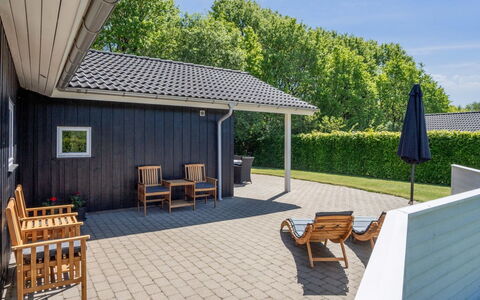 Gunva - 30Km from the Sea: Hout, Huis, Huis, Dak, Schaduw, Samengesteld Materiaal, Buitenmeubels, Veranda, Verblijf, Tuin